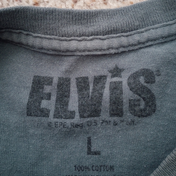 Elvis in Concert Graphic Tee - Picture 4 of 4